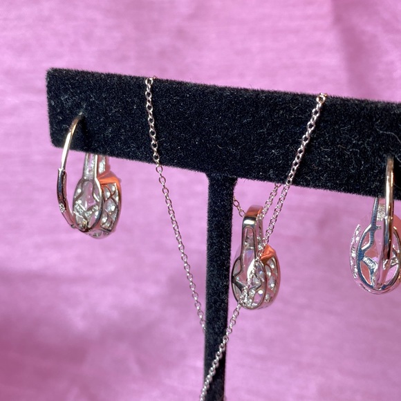 4 Piece Bella Luce White Diamond Simulant Jewelry Set - Picture 9 of 10